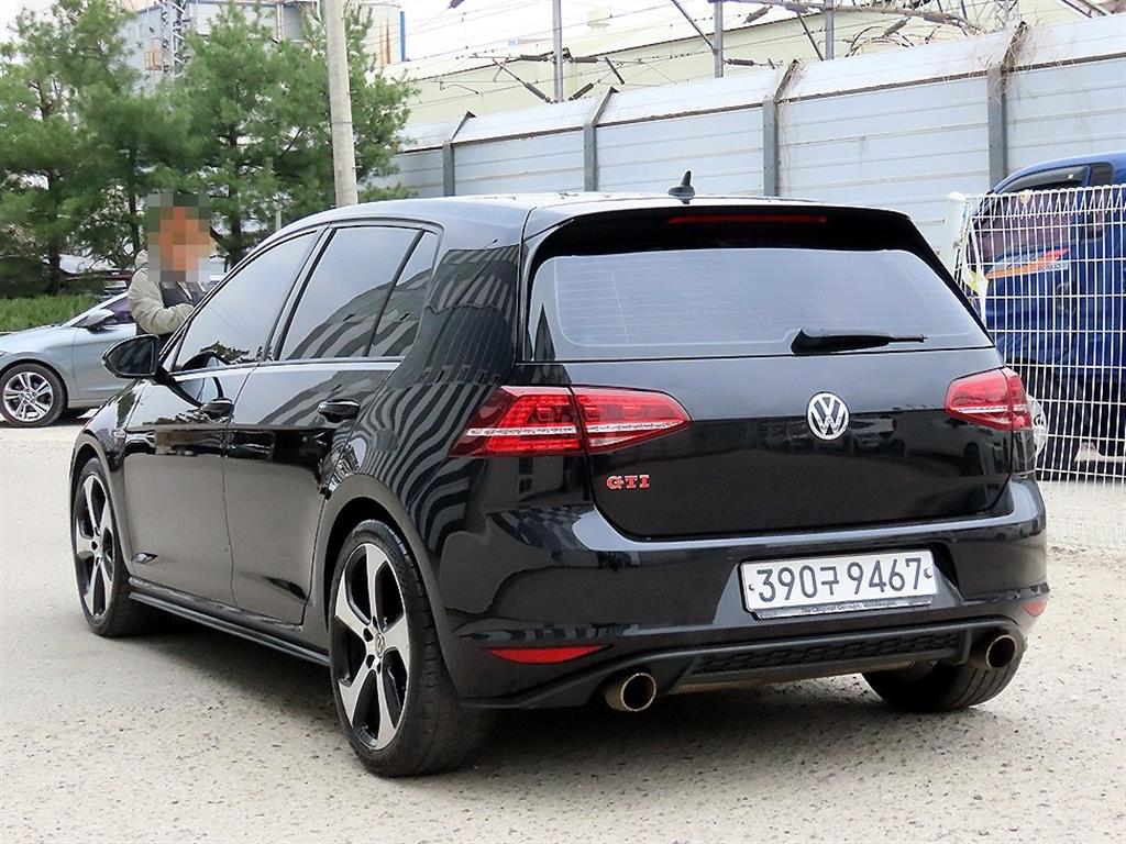 Volkswagen Golf - Vista 3