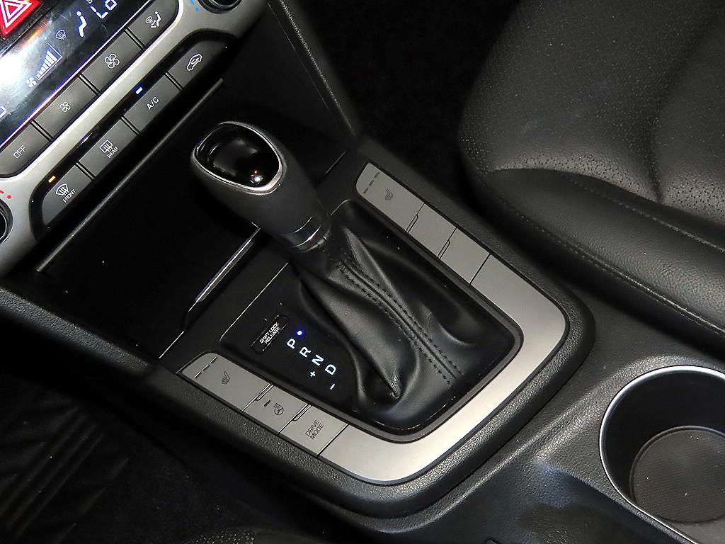 HYUNDAI Avante - Vista 12