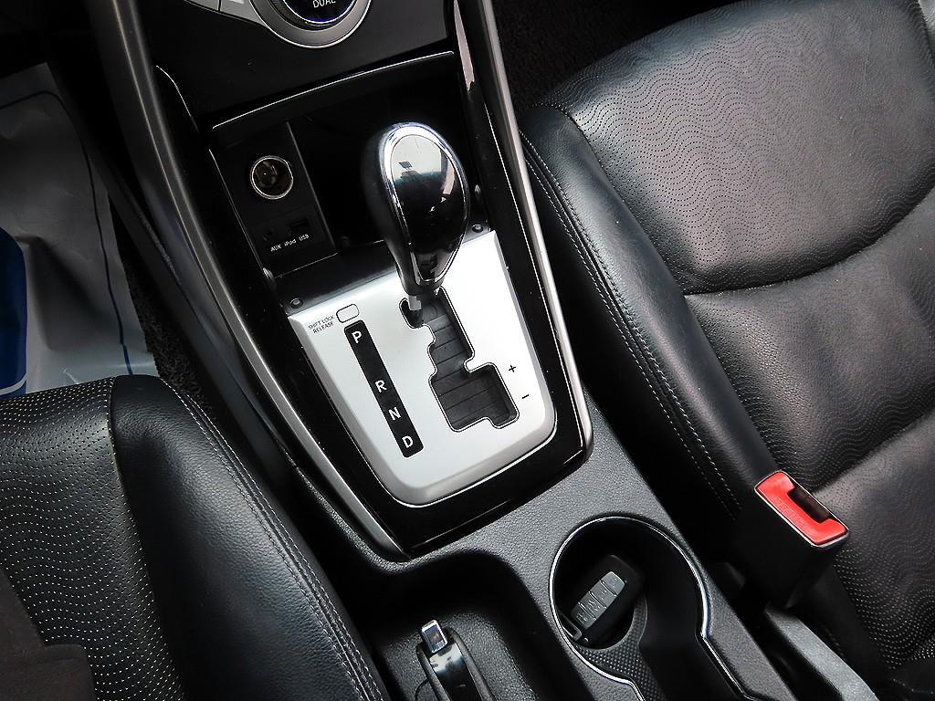 HYUNDAI Avante - Vista 10