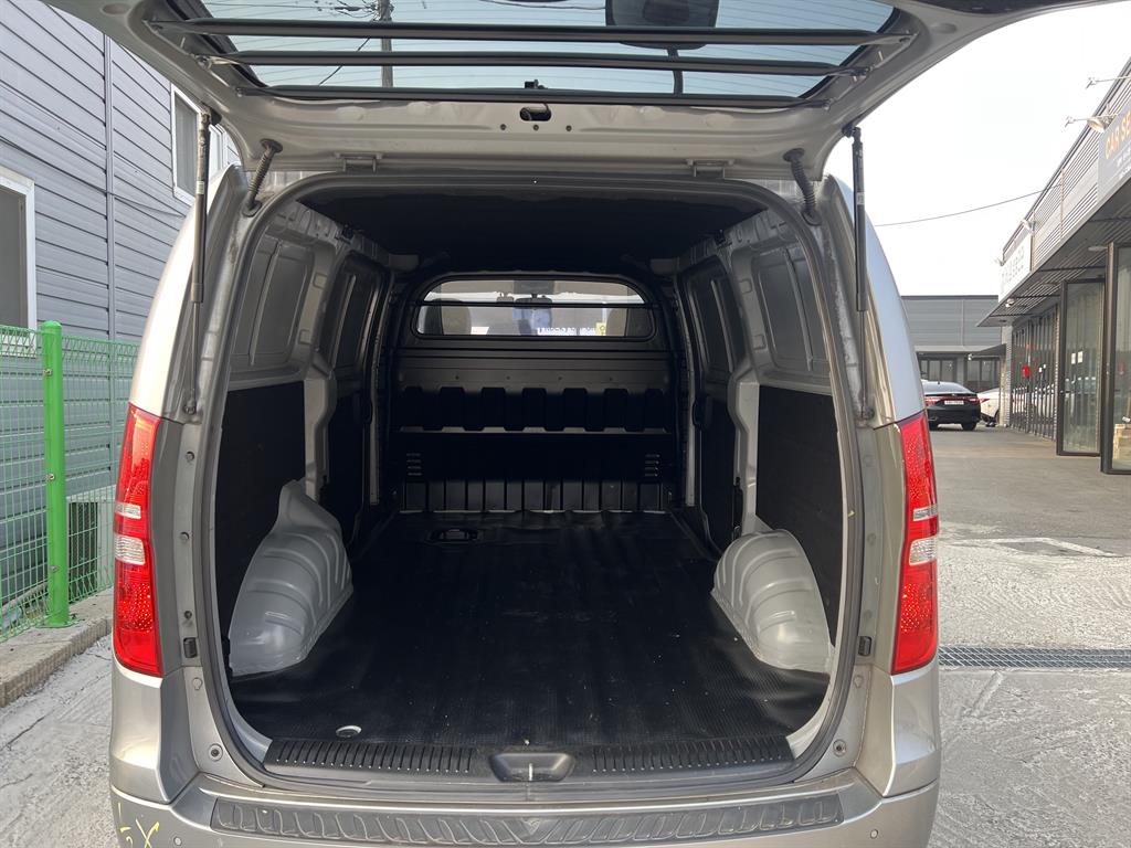 HYUNDAI Starex - Vista 4