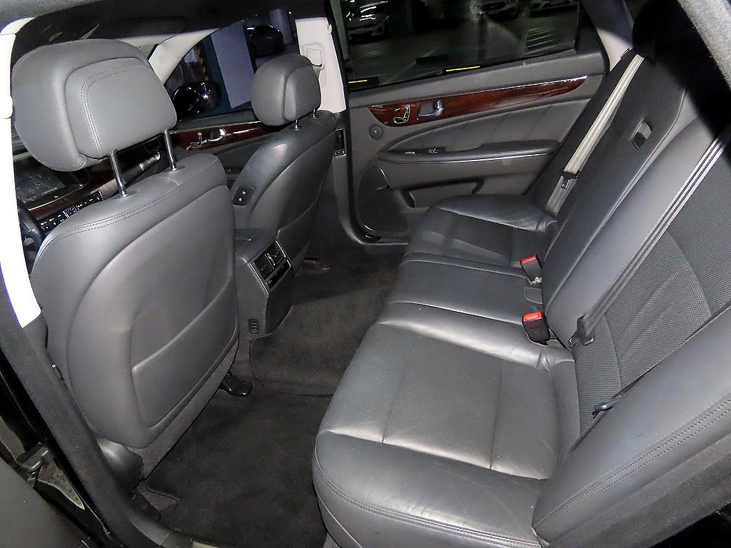 HYUNDAI Equus - Vista 7