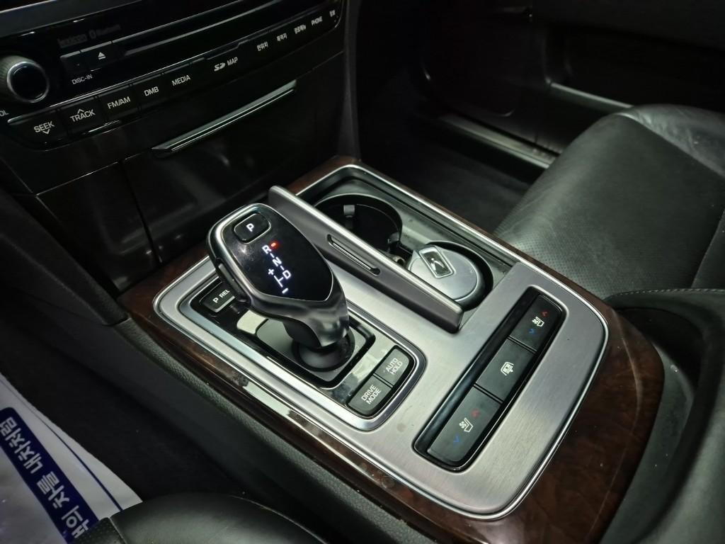 HYUNDAI Equus - Vista 8