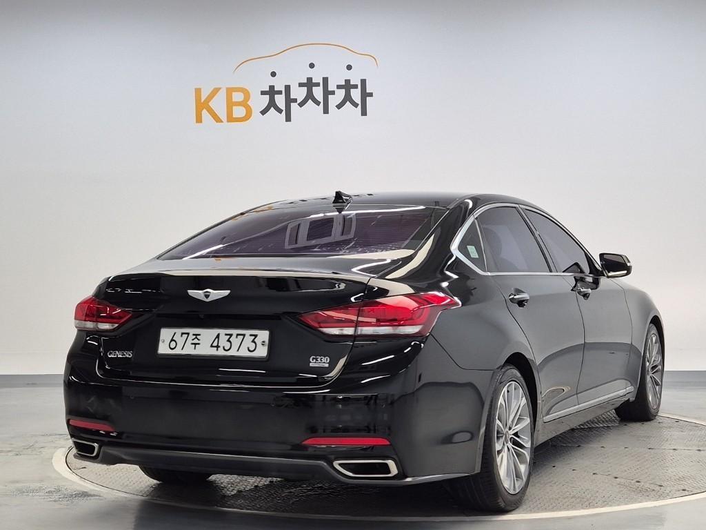 HYUNDAI Genesis - Vista 4