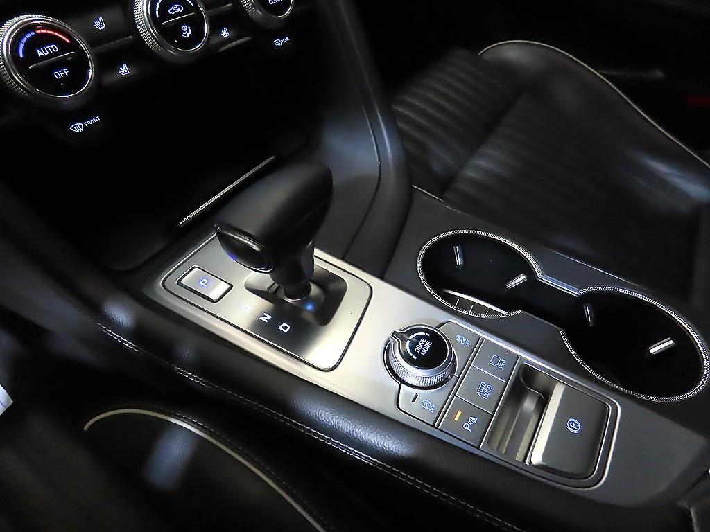 Genesis G70 - Vista 12