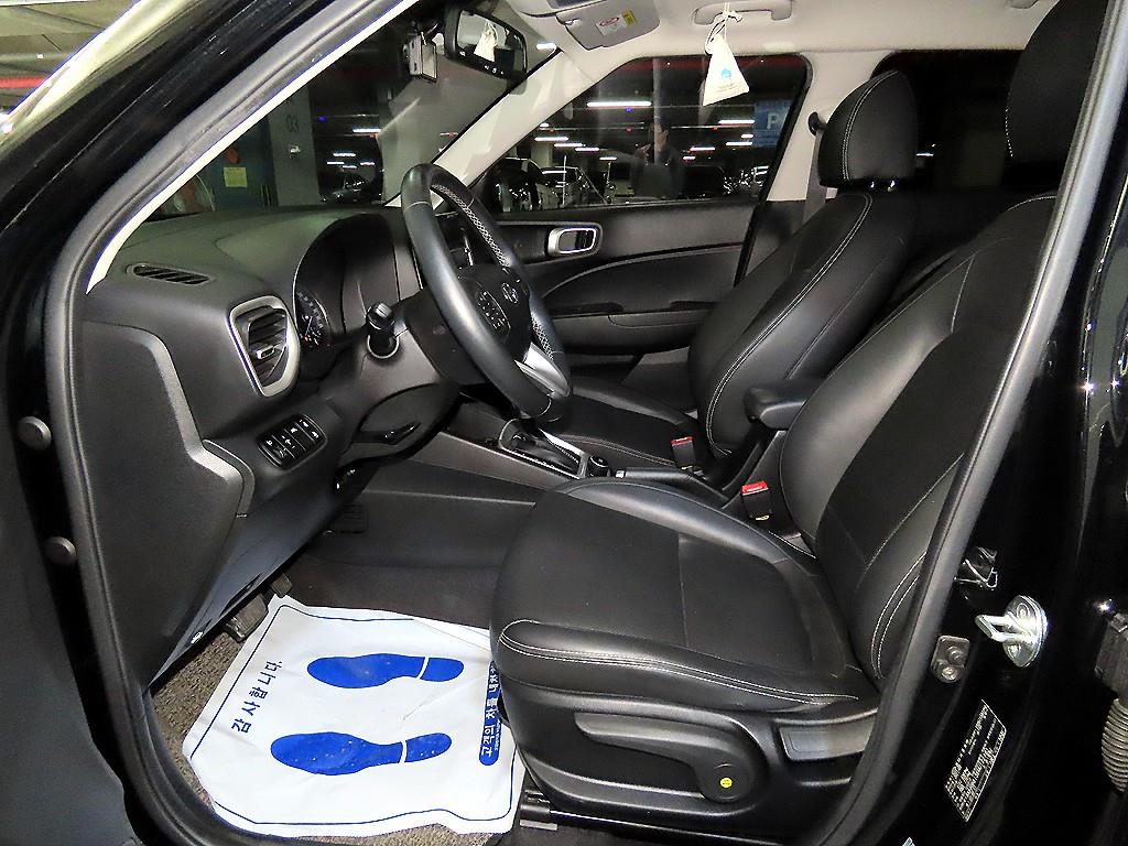 HYUNDAI Venue - Vista 6