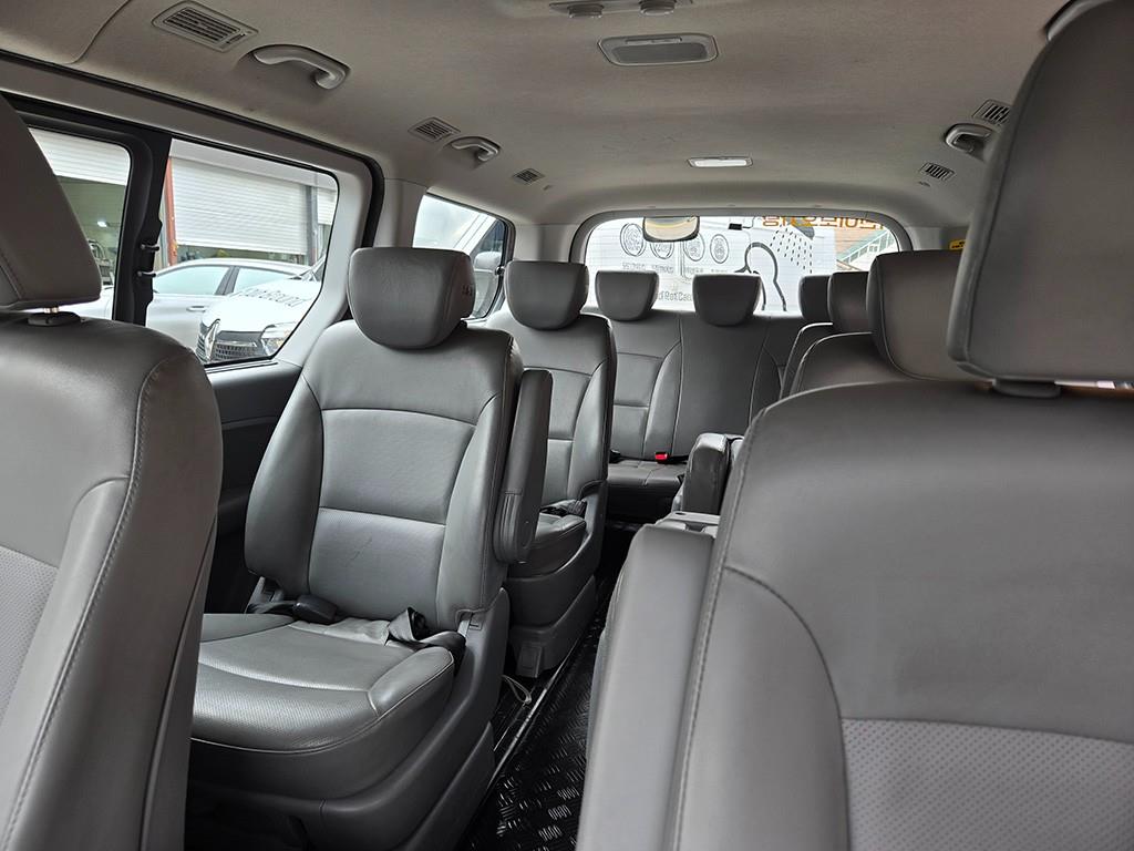 HYUNDAI Starex - Vista 7