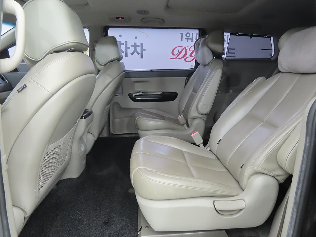 KIA Carnival - Vista 6