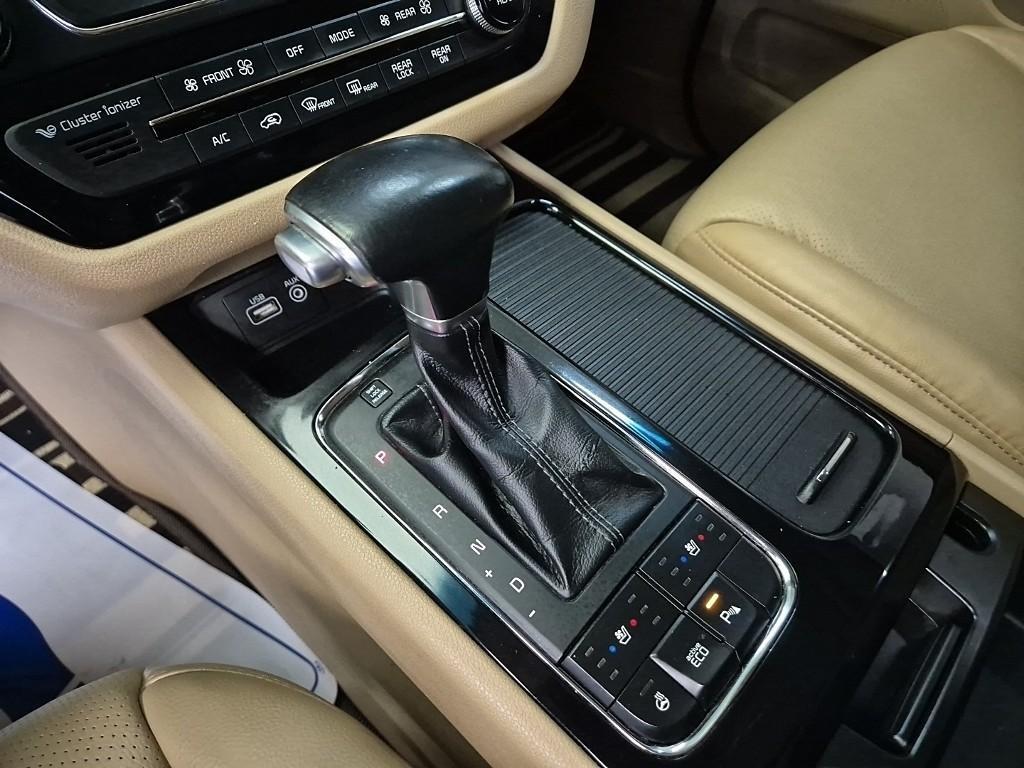 KIA Carnival - Vista 8