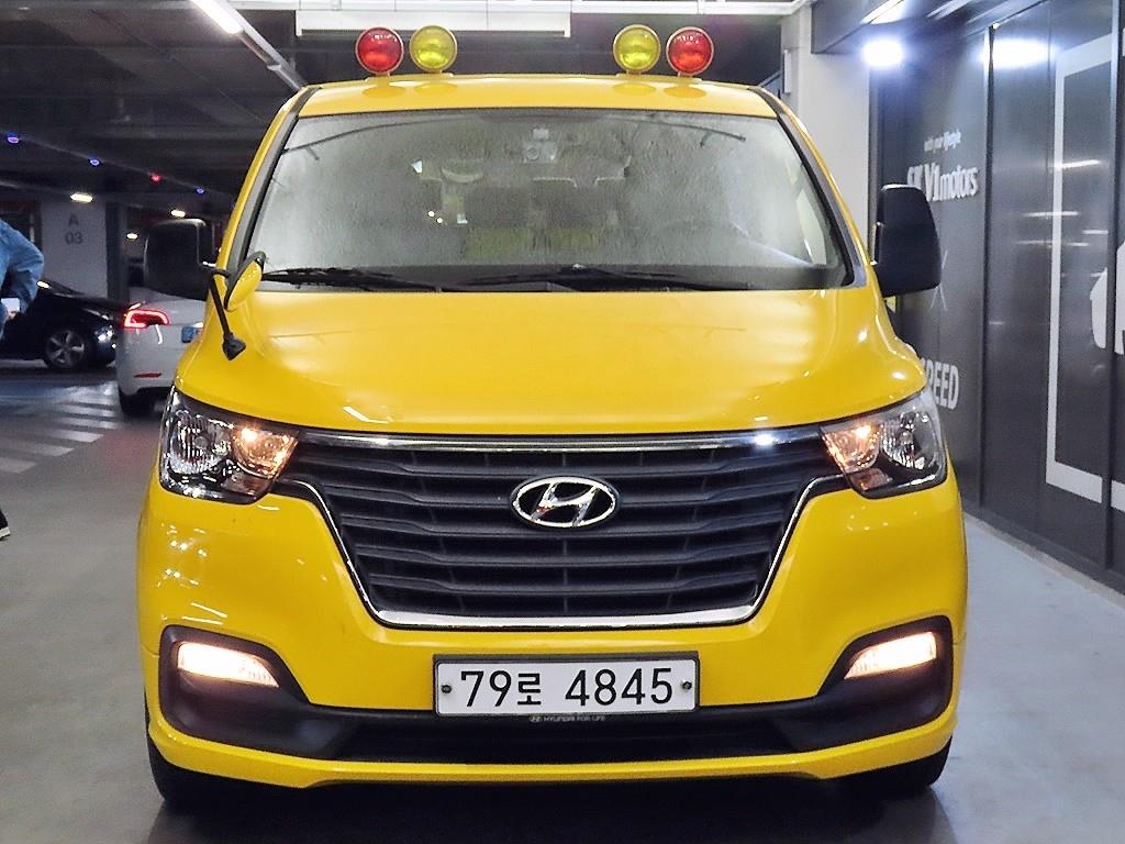 HYUNDAI Starex - Vista 2