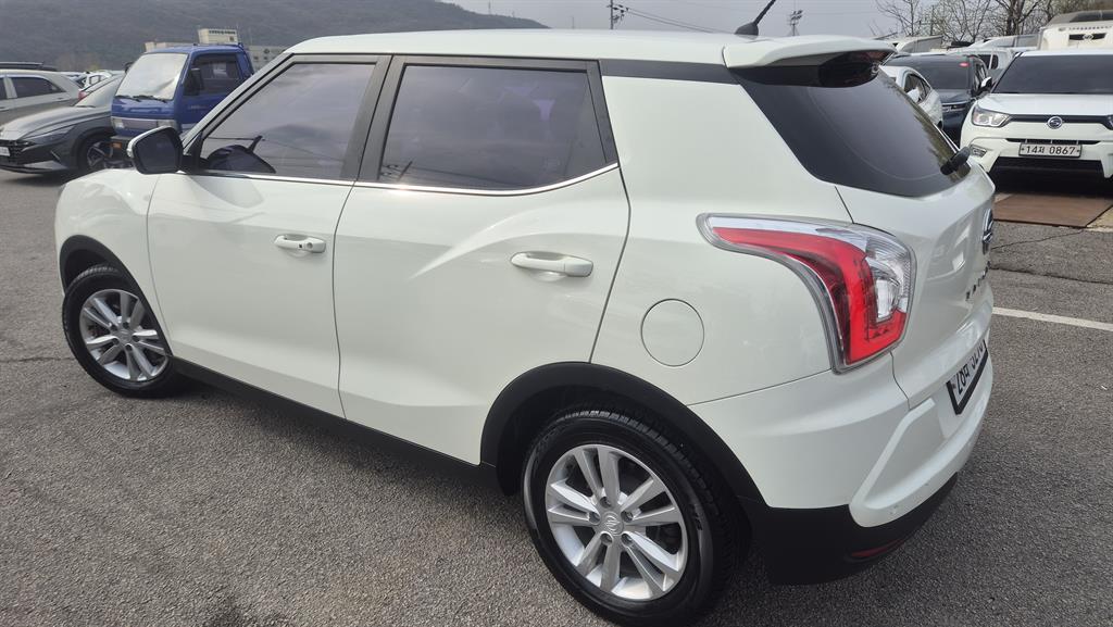 Ssangyong Tivoli - Vista 4