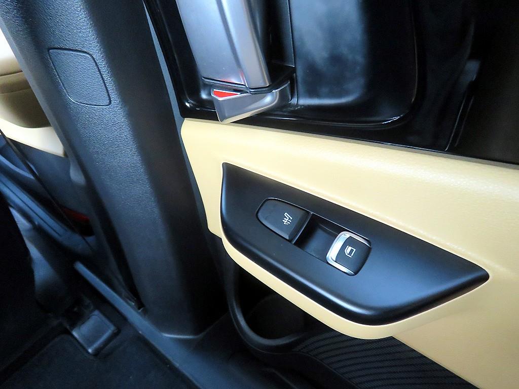 KIA Carnival - Vista 10