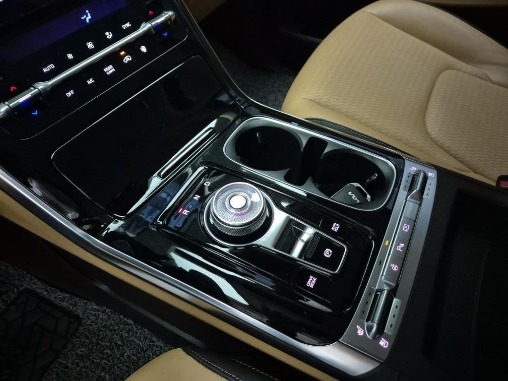 KIA Carnival - Vista 8