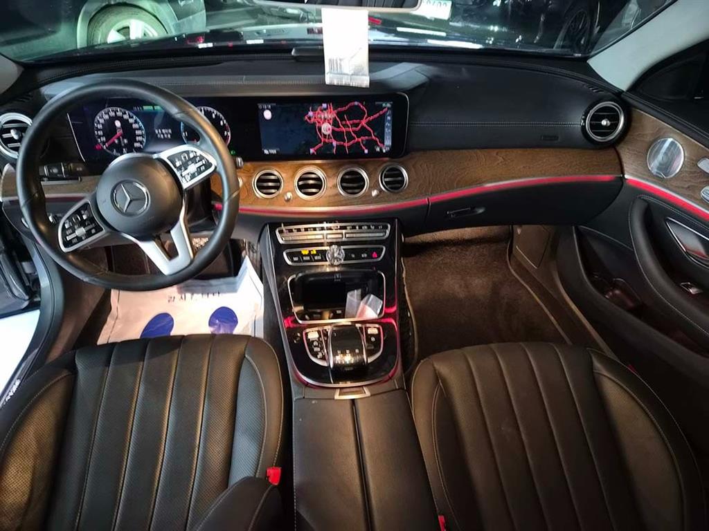 Mercedes Benz E class - Vista 10