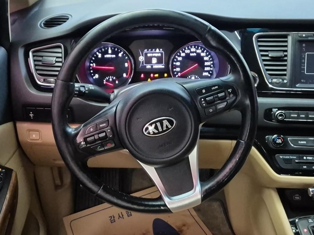 KIA Carnival - Vista 9