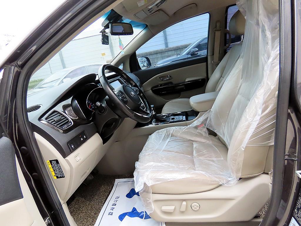 KIA Carnival - Vista 5