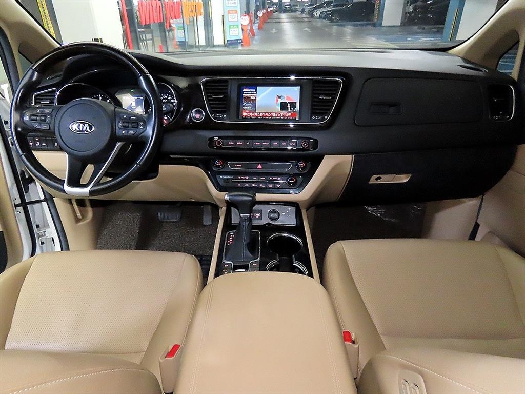 KIA Carnival - Vista 10