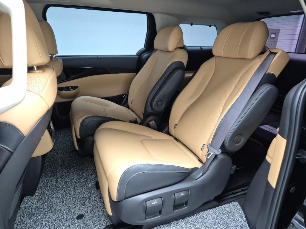 KIA Carnival - Vista 12