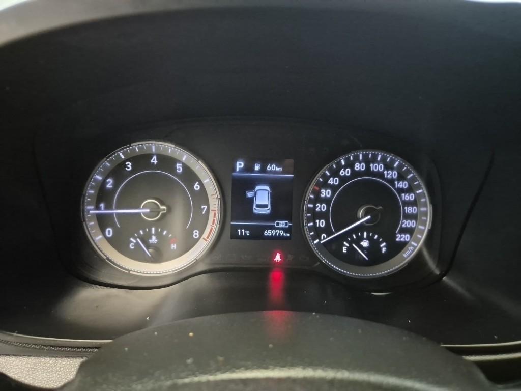 HYUNDAI Venue - Vista 6