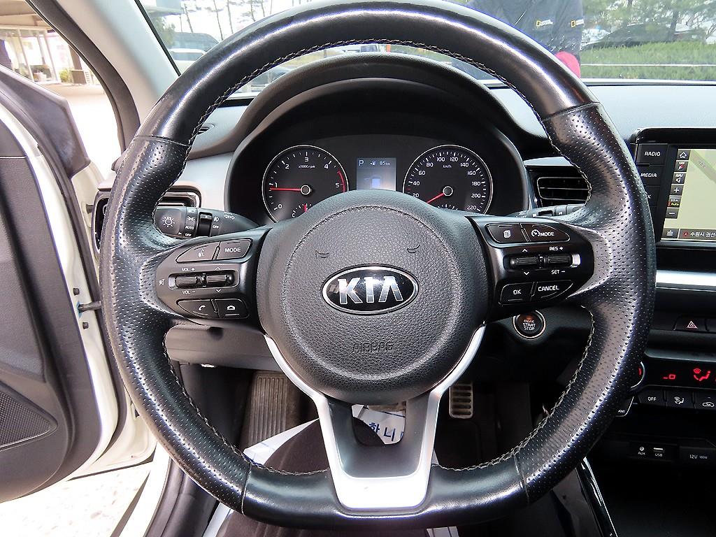 KIA Stonic - Vista 8