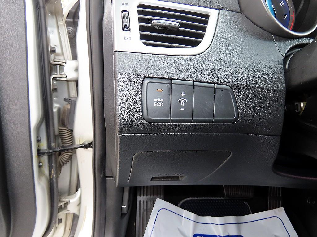 HYUNDAI Avante - Vista 12