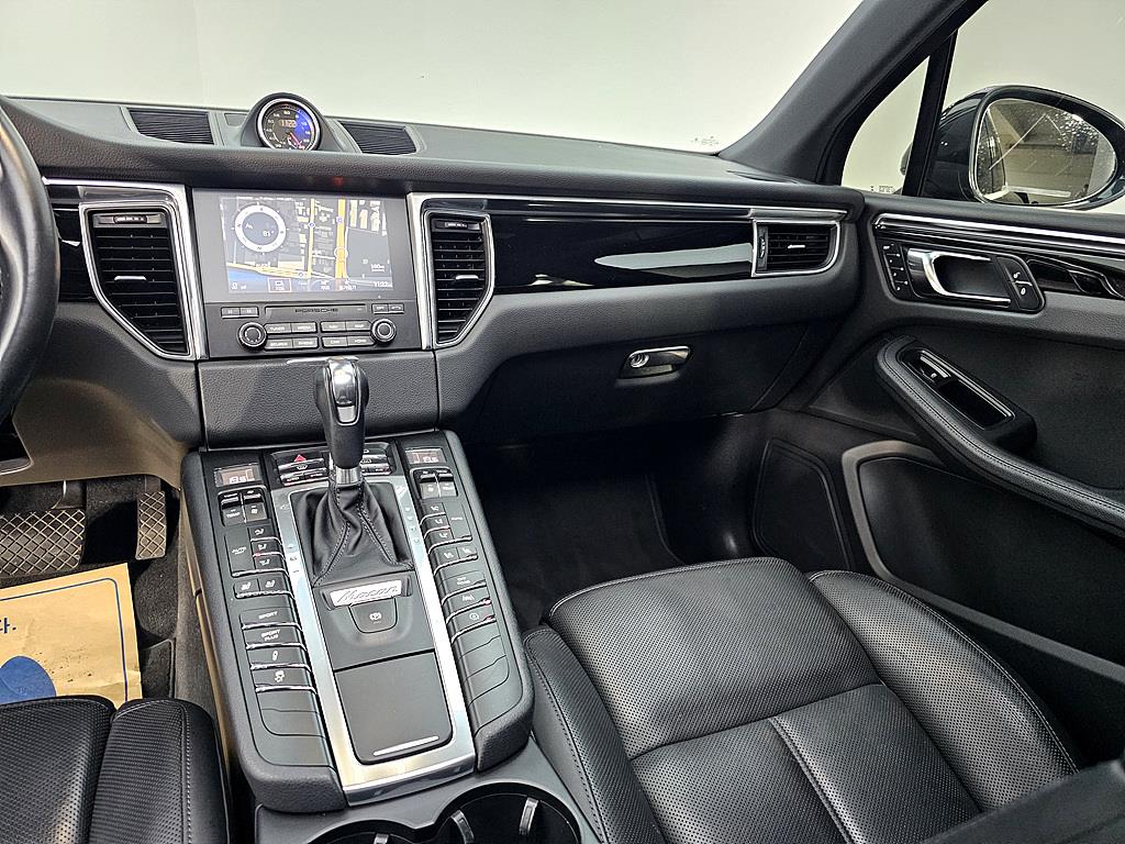 Porsche Macan - Vista 10