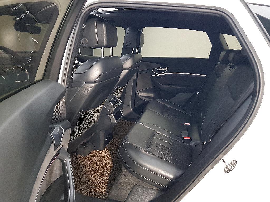 Audi e-Tron - Vista 9