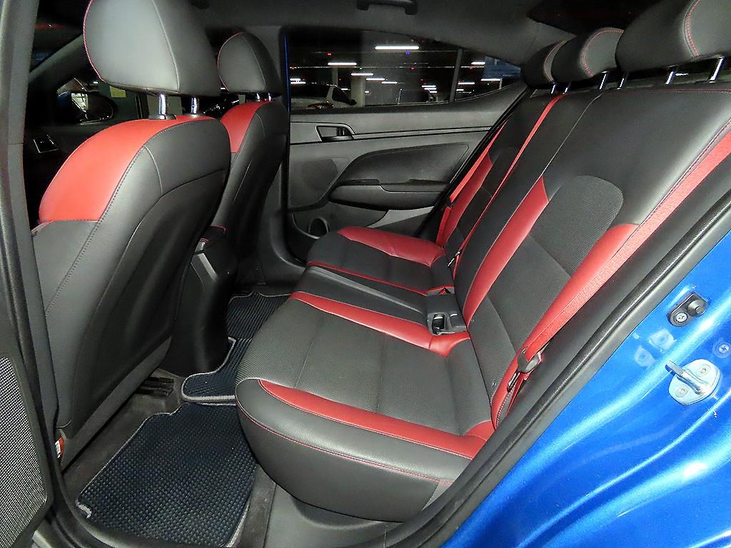 HYUNDAI Avante - Vista 7