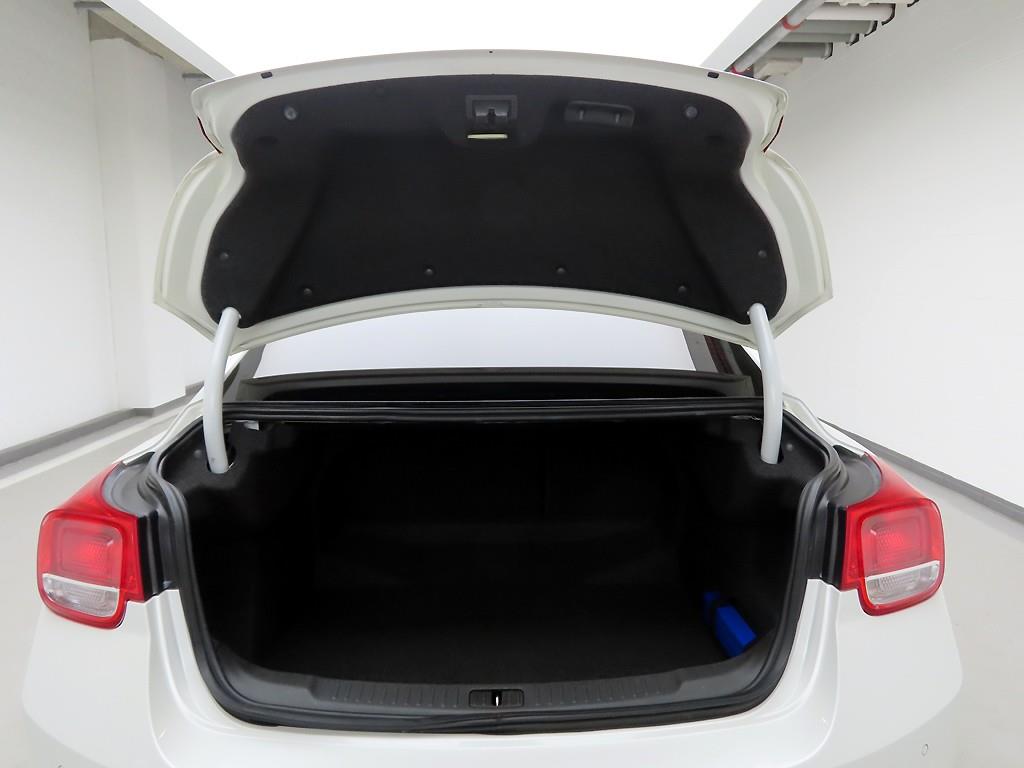 Chevrolet Malibu - Vista 5