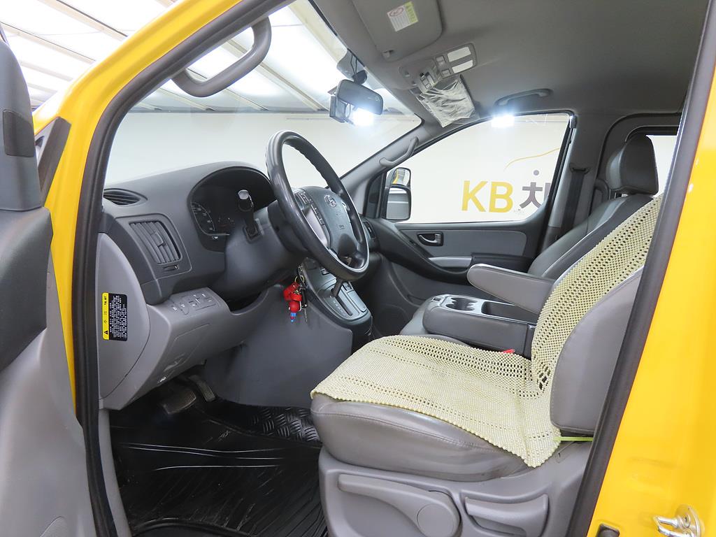 HYUNDAI Starex - Vista 5