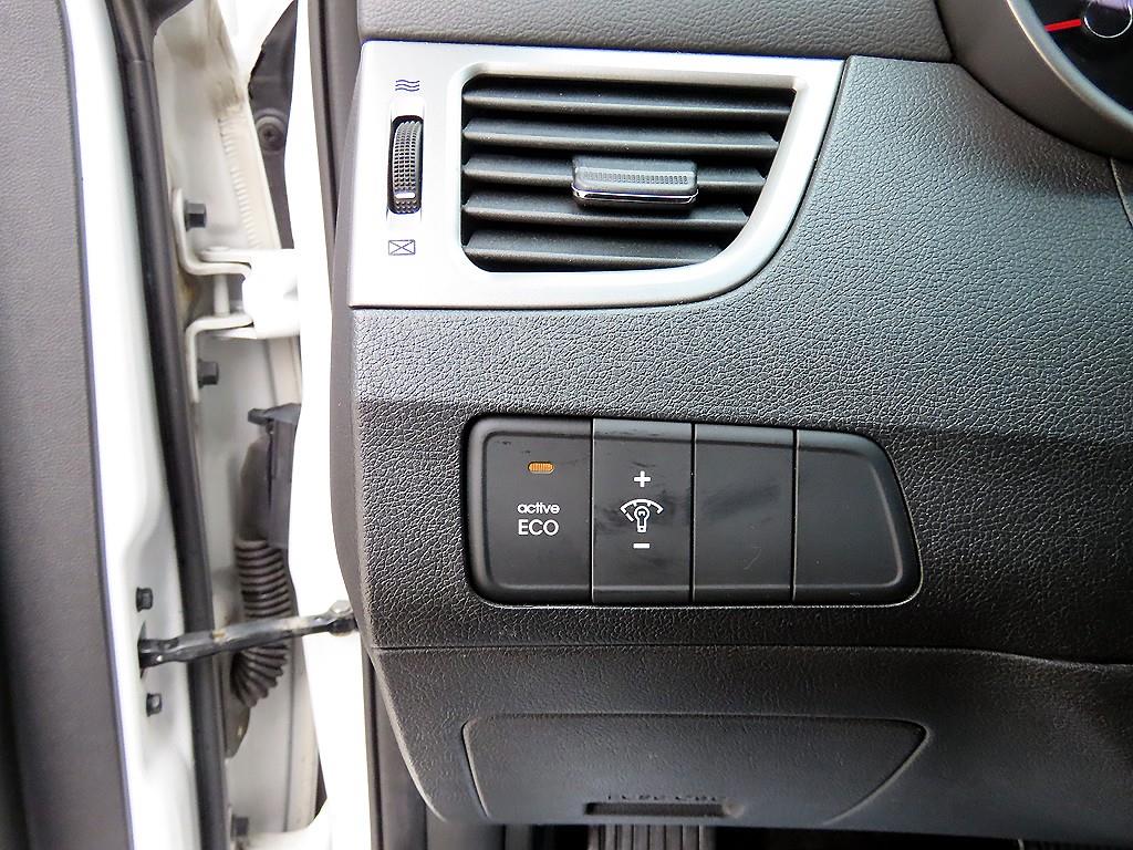 HYUNDAI Avante - Vista 12