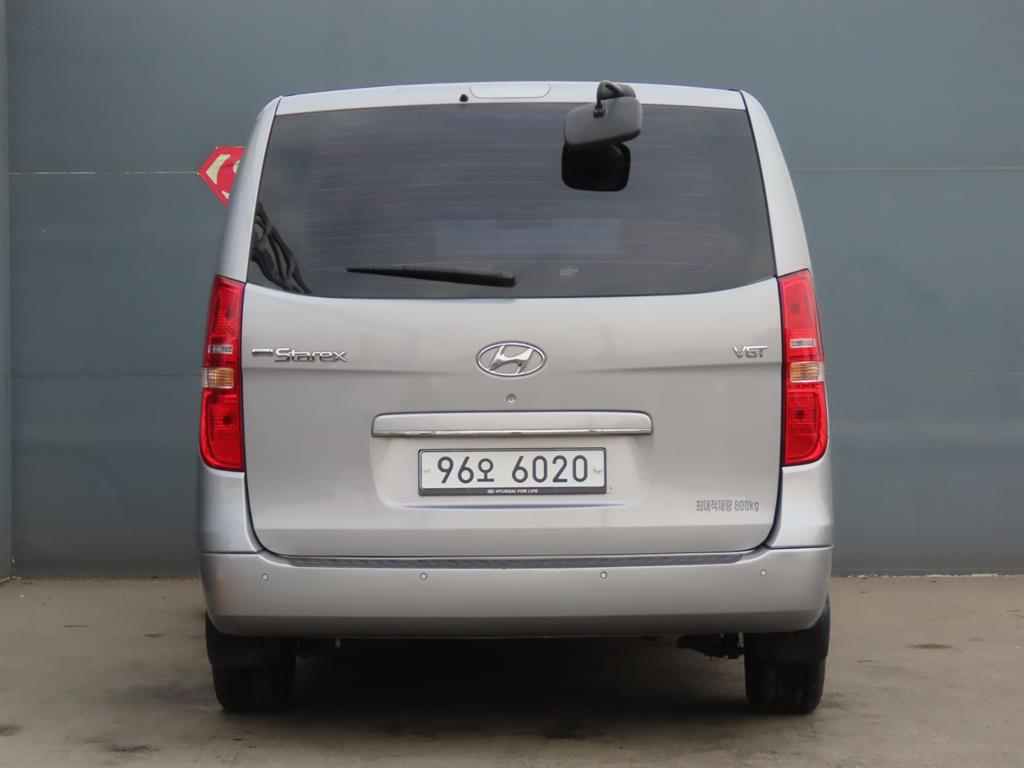 HYUNDAI Starex - Vista 7