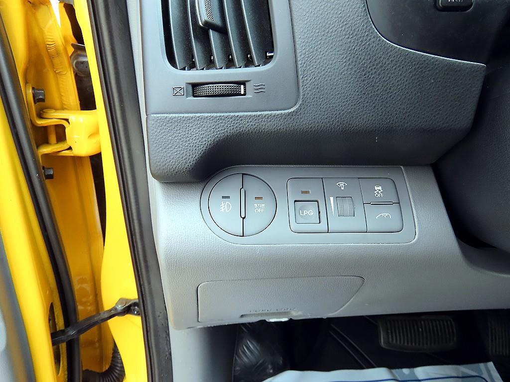 HYUNDAI Starex 2019 Amarillo - Importación desde Corea - HF Imports Iquique - Foto 13