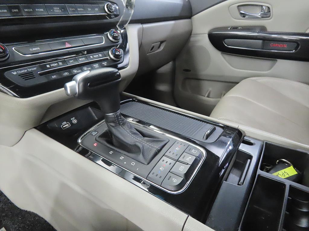 KIA Carnival - Vista 11