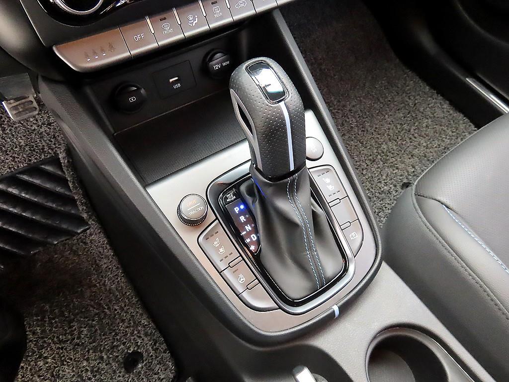 HYUNDAI Kona - Vista 10