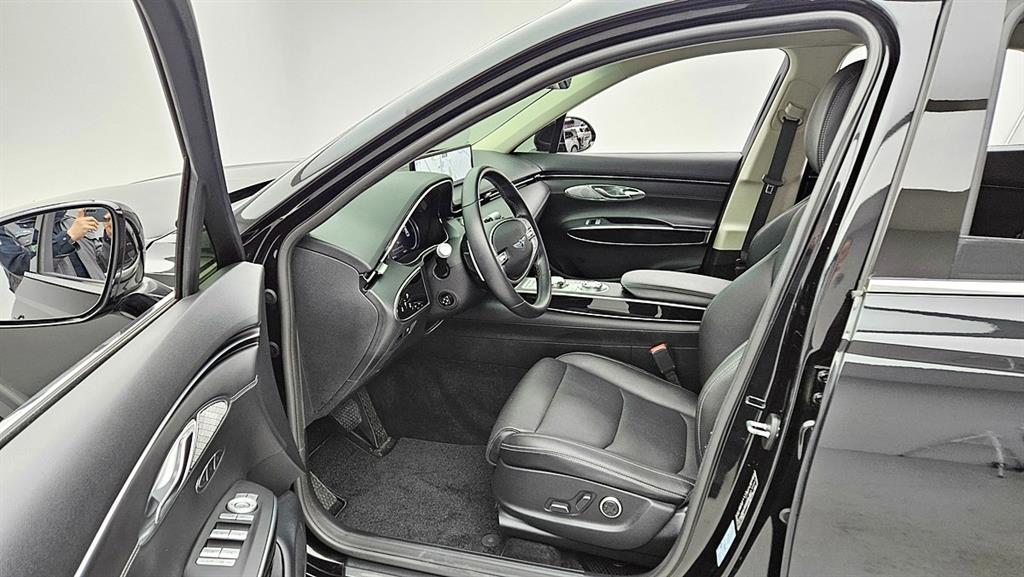 Genesis GV70 - Vista 5