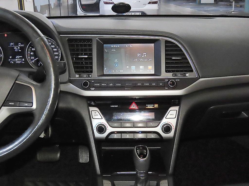 HYUNDAI Avante - Vista 11