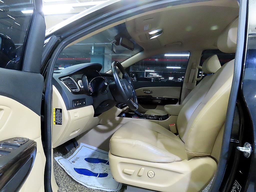 KIA Carnival - Vista 6
