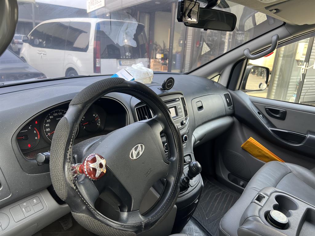 HYUNDAI Starex - Vista 6