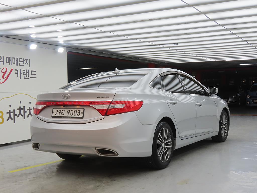 HYUNDAI Grandeur - Vista 4