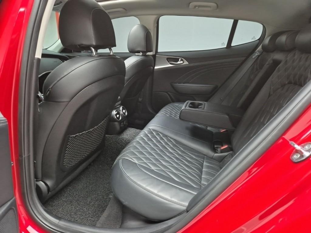 KIA Stinger - Vista 11