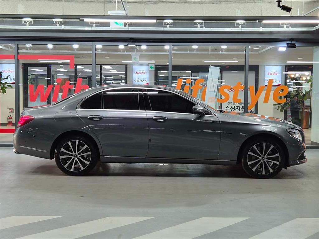 Mercedes Benz E class - Vista 3