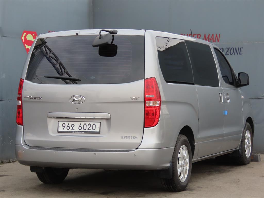 HYUNDAI Starex - Vista 5