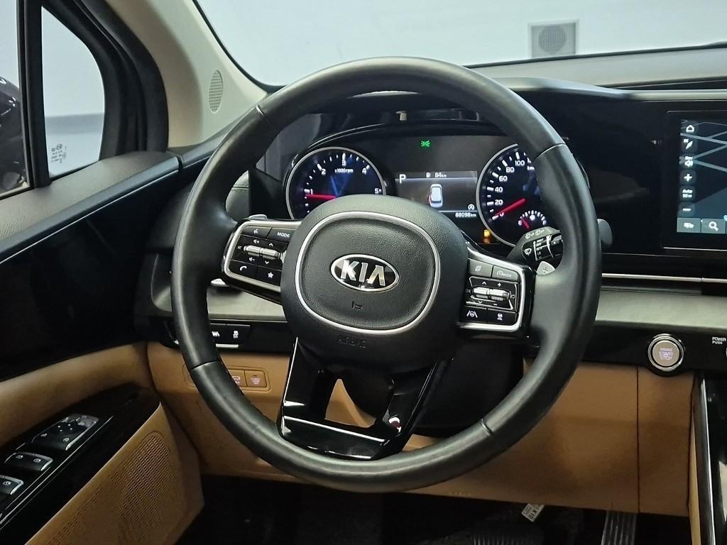 KIA Carnival - Vista 8