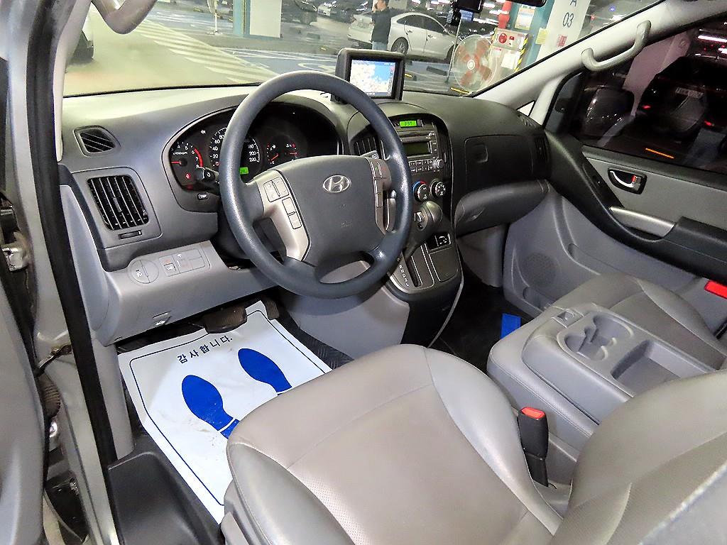 HYUNDAI Starex - Vista 10