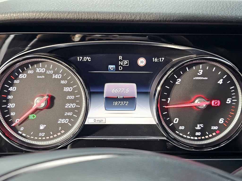 Mercedes Benz E class - Vista 7