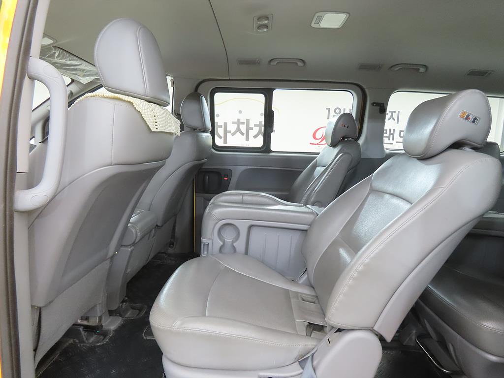 HYUNDAI Starex - Vista 6