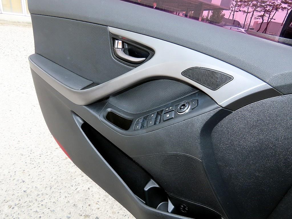 HYUNDAI Avante - Vista 11