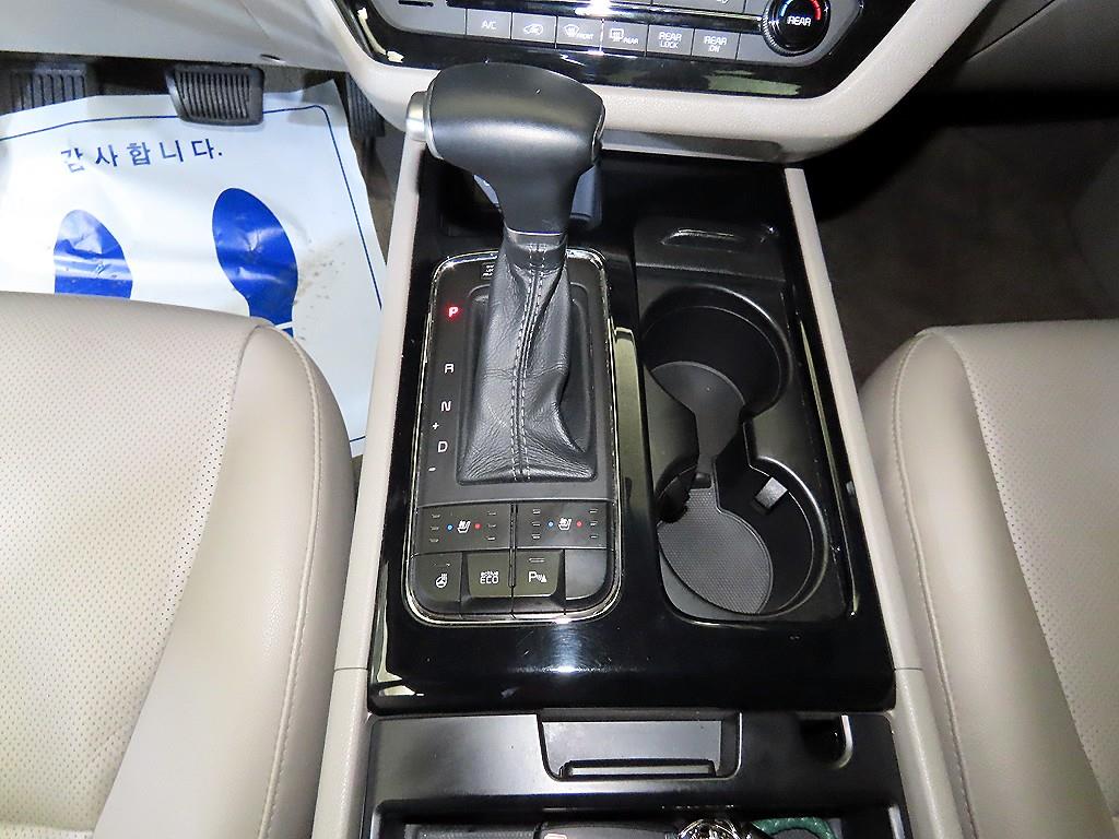 KIA Carnival - Vista 12