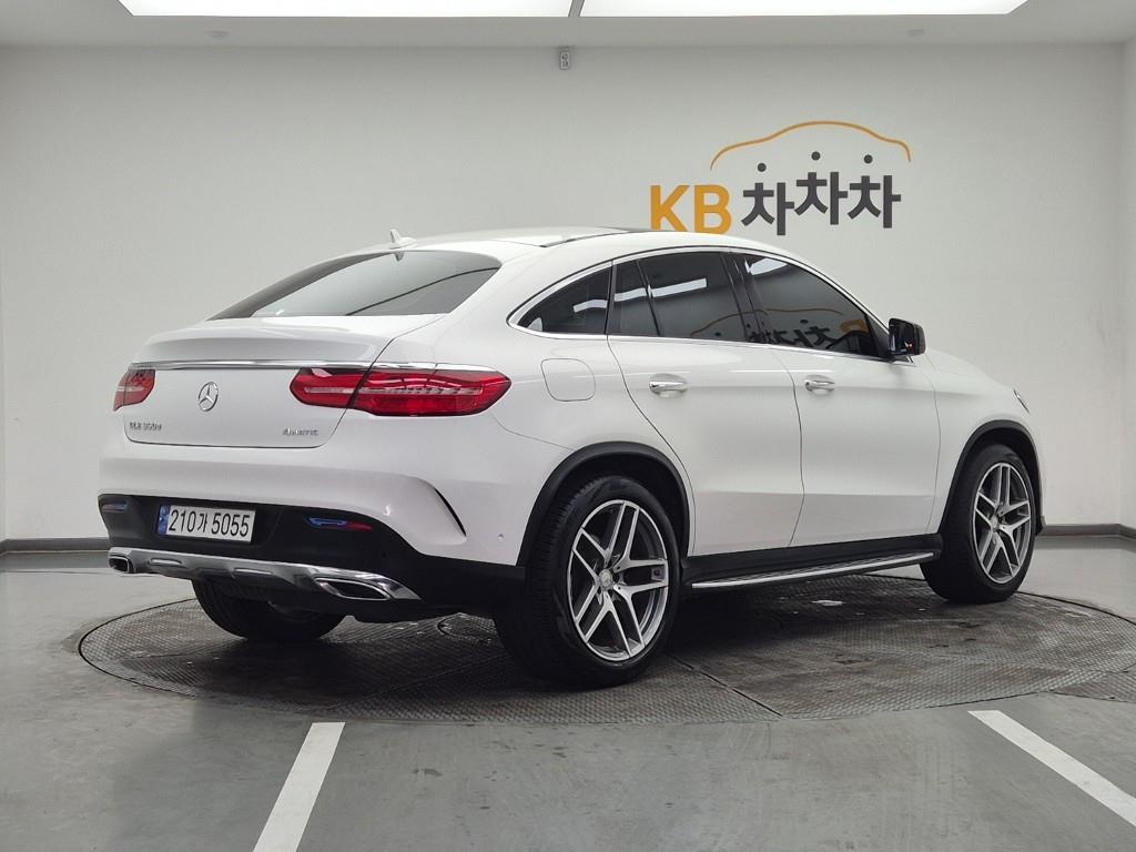 Mercedes Benz GLE Class - Vista 4