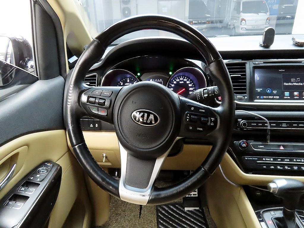 KIA Carnival - Vista 7